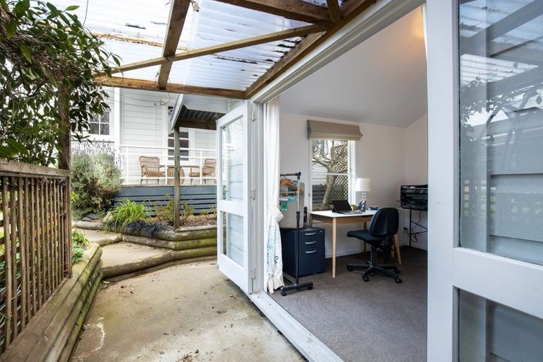 Photo of property in 17 Kowhai Street, Strandon, New Plymouth, 4312