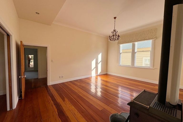 Photo of property in 8 Stirling Street, Berhampore, Wellington, 6023