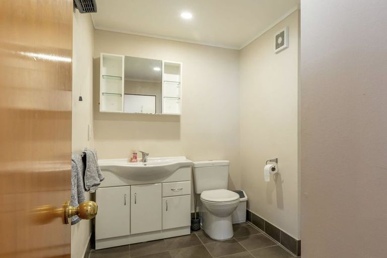 Photo of property in 1/42 Hallenstein Street, Queenstown, 9300