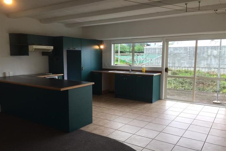 Photo of property in 10 Captain Scott Road, Glen Eden, Auckland, 0602