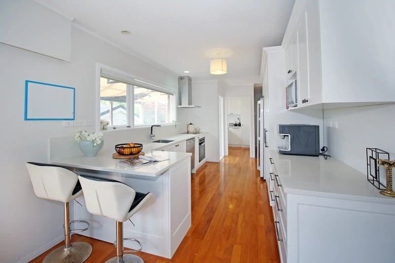 Photo of property in 24 Pooley Street, Pakuranga Heights, Auckland, 2010