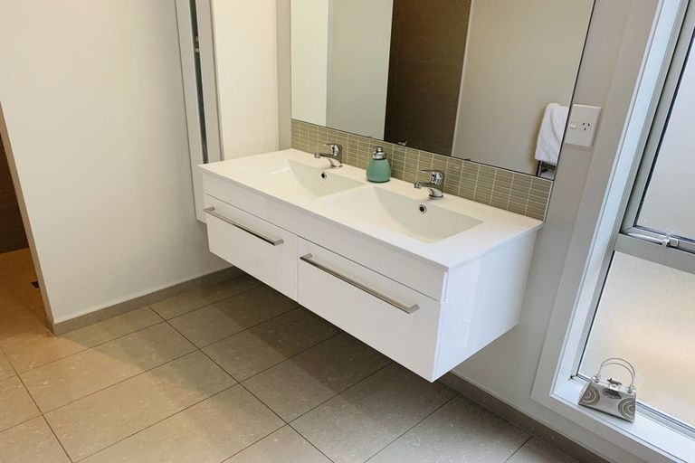 Photo of property in 8 Orotu Drive, Poraiti, Napier, 4112