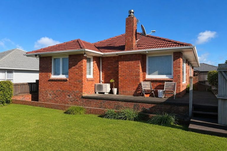 Photo of property in 13 Tiki Street, New Lynn, Auckland, 0600