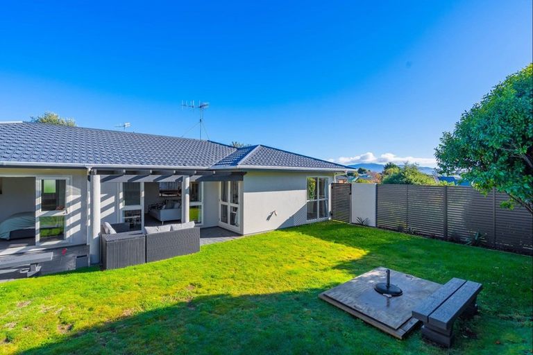Photo of property in 137 Realm Drive, Paraparaumu, 5032