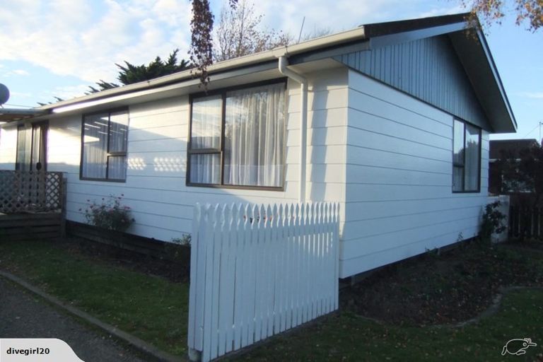 Photo of property in 4 Bryce Place, Kelvin Grove, Palmerston North, 4414
