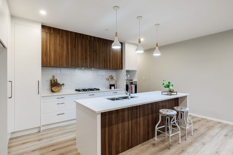 Photo of property in 15 Ropere Street, Kumeu, 0810