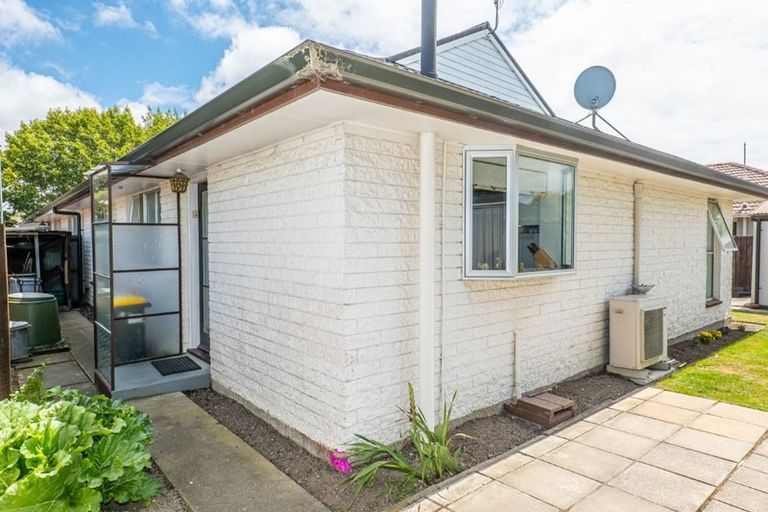 Photo of property in 20 Salford Avenue, Redwood, Christchurch, 8051