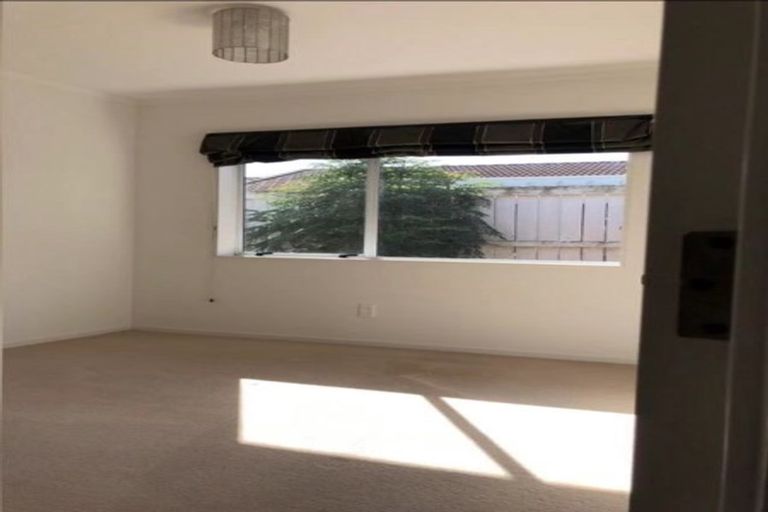 Photo of property in 16 Mirabell Place, Golflands, Auckland, 2013