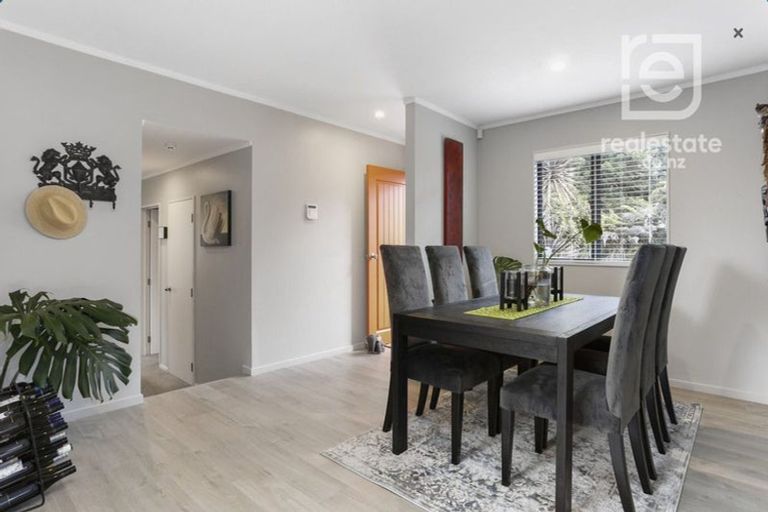 Photo of property in 17 Longview Rise, Massey, Auckland, 0614