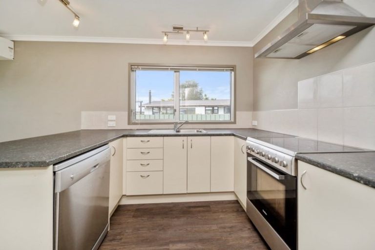 Photo of property in 3 Titoki Place, Inglewood, 4330