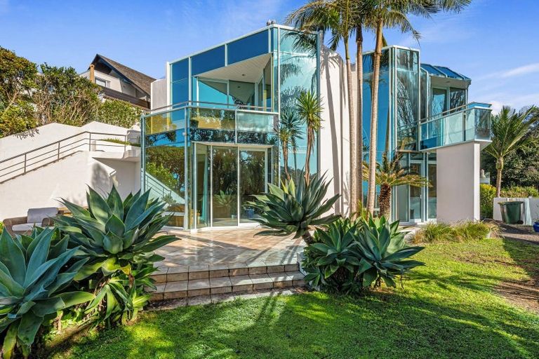 Photo of property in 1/9 The Esplanade, Castor Bay, Auckland, 0620