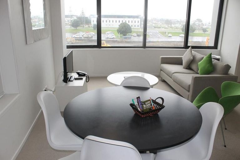 Photo of property in Twin Towers, 411/17 Putney Way, Manukau, Auckland, 2104