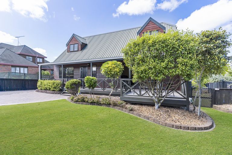 Photo of property in 6 Channing Crescent, Botany Downs, Auckland, 2010