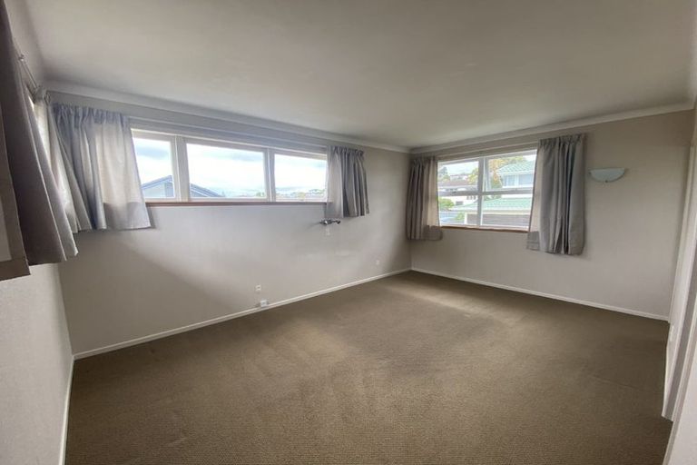 Photo of property in 294 Wairau Road, Glenfield, Auckland, 0629