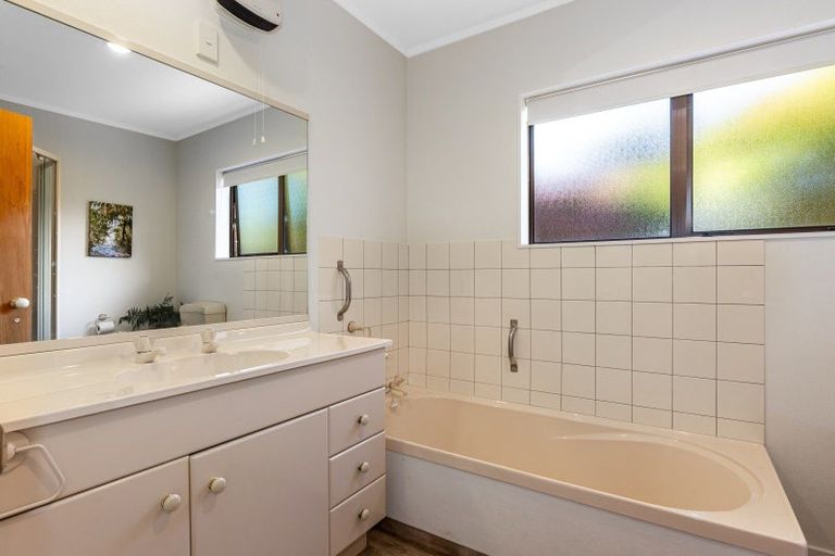 Photo of property in 94 Cedar Drive, Paraparaumu Beach, Paraparaumu, 5032