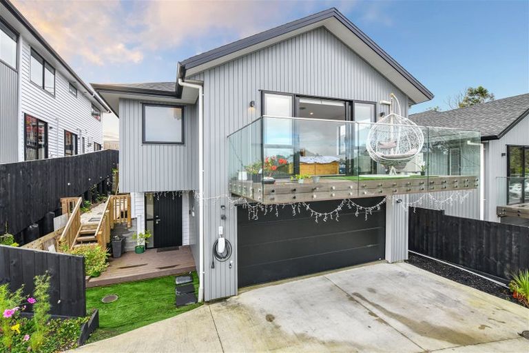 Photo of property in 14a Mantra Road, Massey, Auckland, 0614