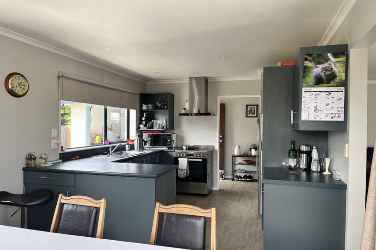 Photo of property in 32 Somerset Crescent, Highbury, Palmerston North, 4412
