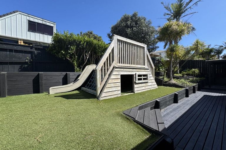 Photo of property in 2/31 Kiteroa Terrace, Rothesay Bay, Auckland, 0630
