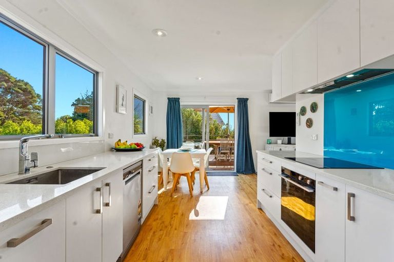 Photo of property in 37 Gatman Street, Birkdale, Auckland, 0626