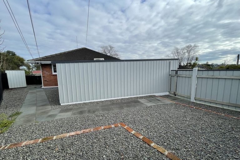 Photo of property in 1/31 Exmouth Road, Northcote, Auckland, 0627
