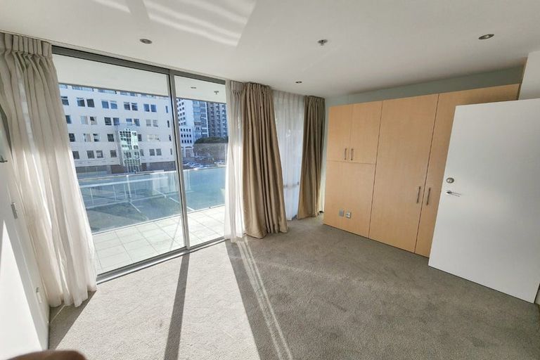 Photo of property in Sanctum Apartments, 33/10a Ebor Street, Te Aro, Wellington, 6011