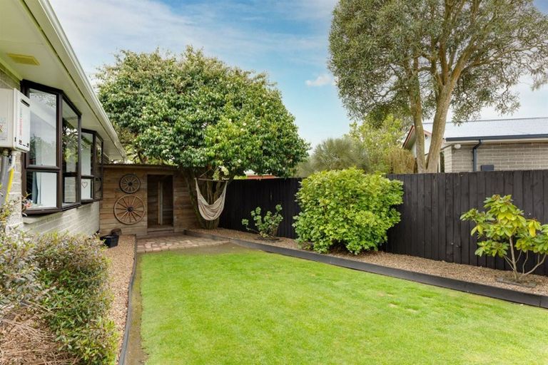 Photo of property in 15 Elwyn Place, Avonhead, Christchurch, 8042