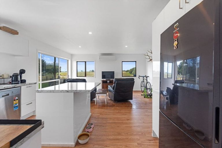 Photo of property in 92 Ohinepanea Road, Pukehina, Te Puke, 3186