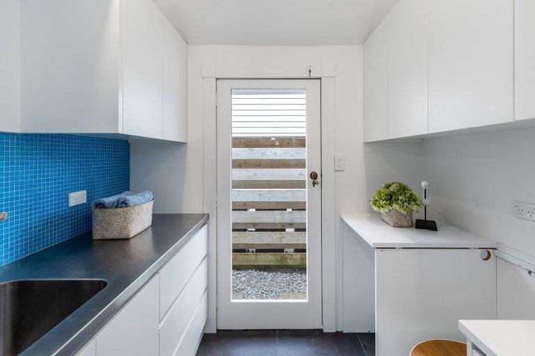 Photo of property in 106 St Heliers Road, Saint Heliers, Auckland, 1071