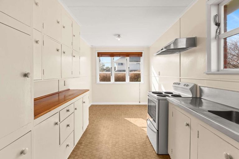 Photo of property in 6 Tilbury Avenue, Hokowhitu, Palmerston North, 4410