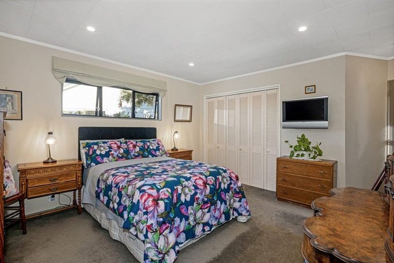 Photo of property in 66 Guadeloupe Crescent, Grenada Village, Wellington, 6037