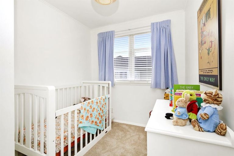 Photo of property in 25 Findlay Street, Tawa, Wellington, 5028