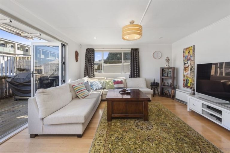 Photo of property in 34 Pitau Road, Mount Maunganui, 3116