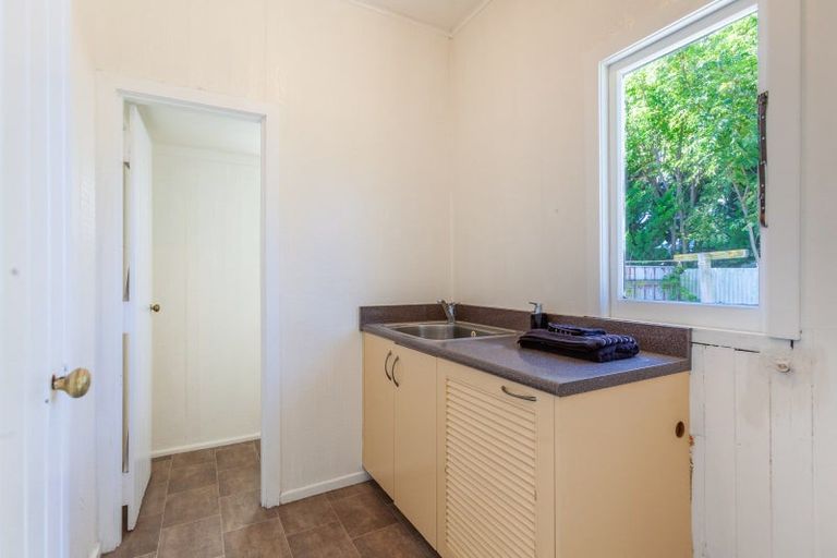 Photo of property in 106 Meeanee Road, Taradale, Napier, 4112