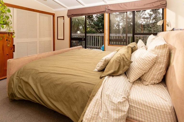 Photo of property in 33a Island Bay Road, Beach Haven, Auckland, 0626