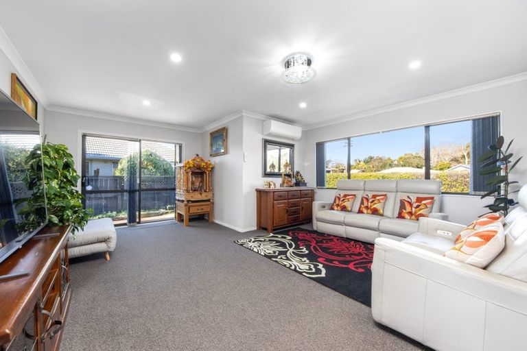 Photo of property in 121 Godley Road, Green Bay, Auckland, 0604