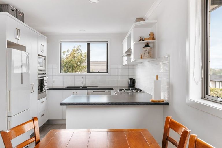 Photo of property in Waterview Estate, 5/4 Greystone Place, Omokoroa, 3114