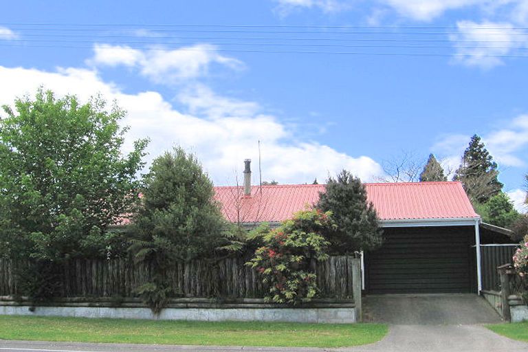 Photo of property in 24 Tamatea Road, Taupo, 3330