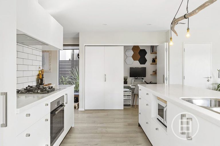 Photo of property in 16 Soudley Court, Jacks Point, Queenstown, 9371