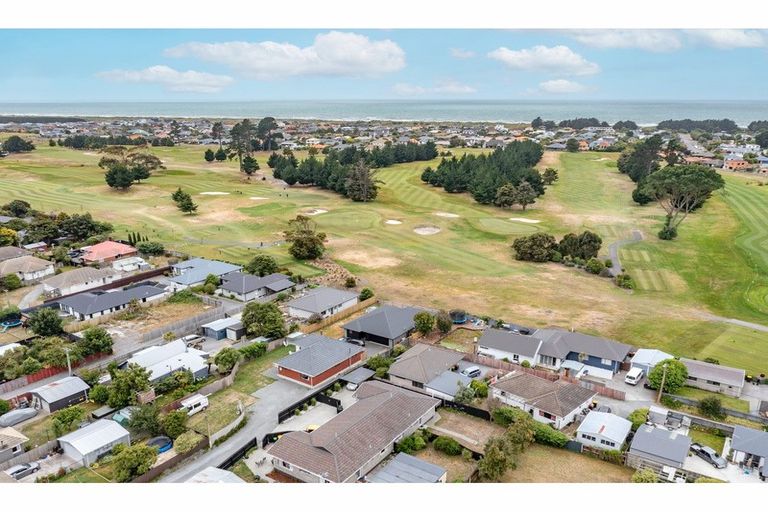 Photo of property in 132 Beach Road, North New Brighton, Christchurch, 8083