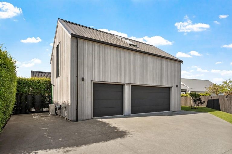 Photo of property in 15 Wrybill Way, Point Wells, 0986