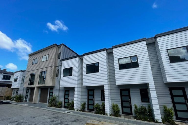 Photo of property in 1/7 South Pacific Place, Henderson, Auckland, 0612