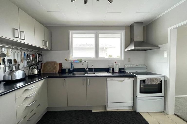 Photo of property in 50 Larne Avenue, Pakuranga Heights, Auckland, 2010