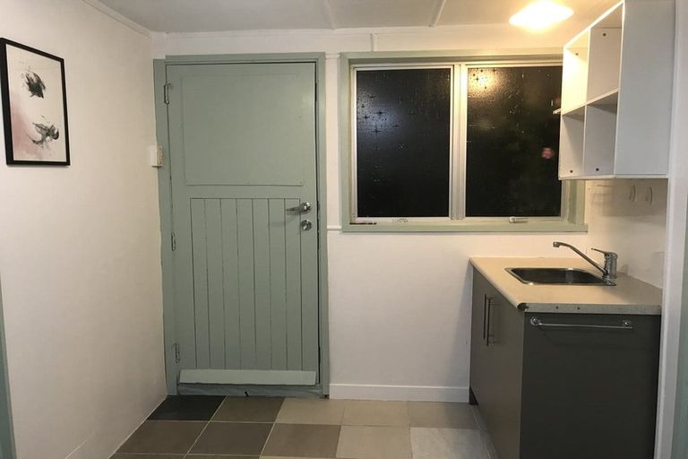 Photo of property in 16 Tiki Street, New Lynn, Auckland, 0600