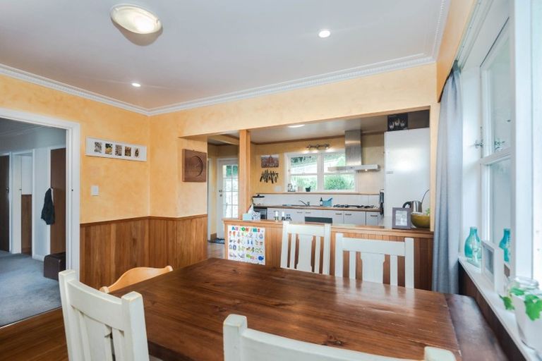 Photo of property in 41 Sunrise Boulevard, Tawa, Wellington, 5028