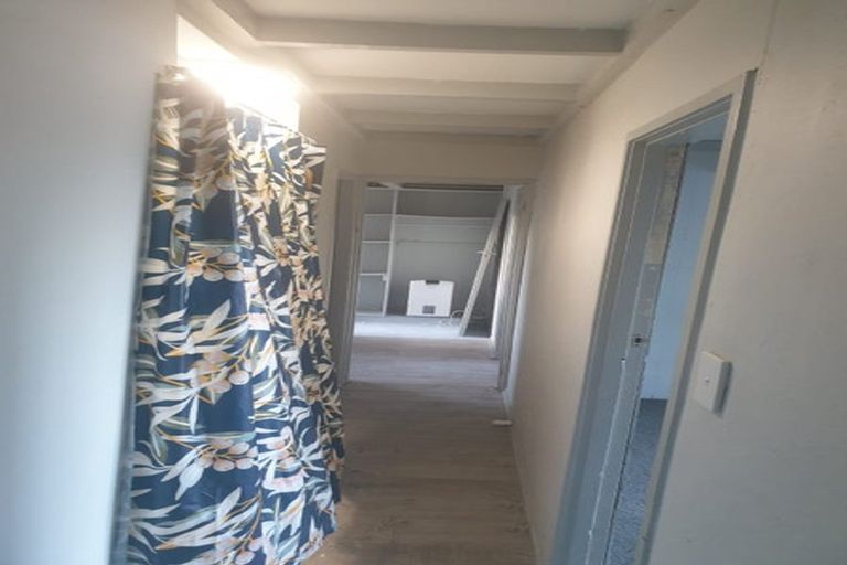 Photo of property in 40 West Coast Road, Glen Eden, Auckland, 0602