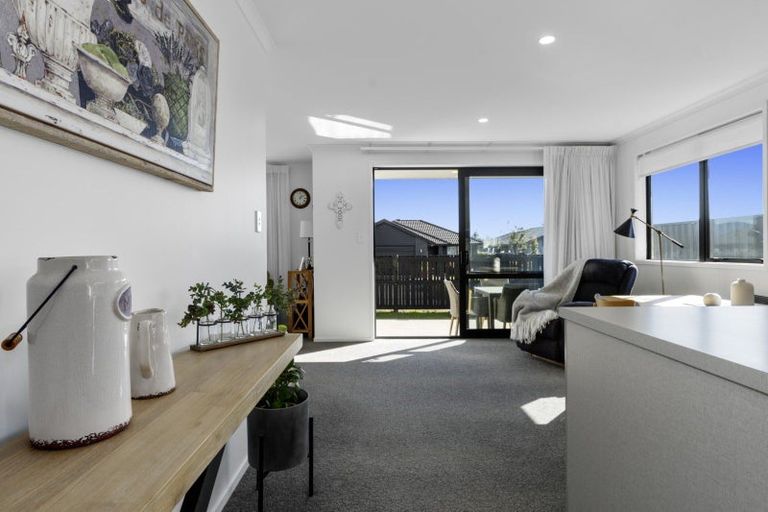 Photo of property in 10 Settler Avenue, Omokoroa, 3114