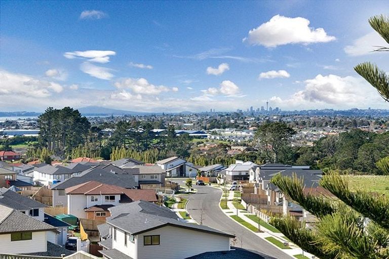 Photo of property in 16 Babich Road, Henderson Valley, Auckland, 0614