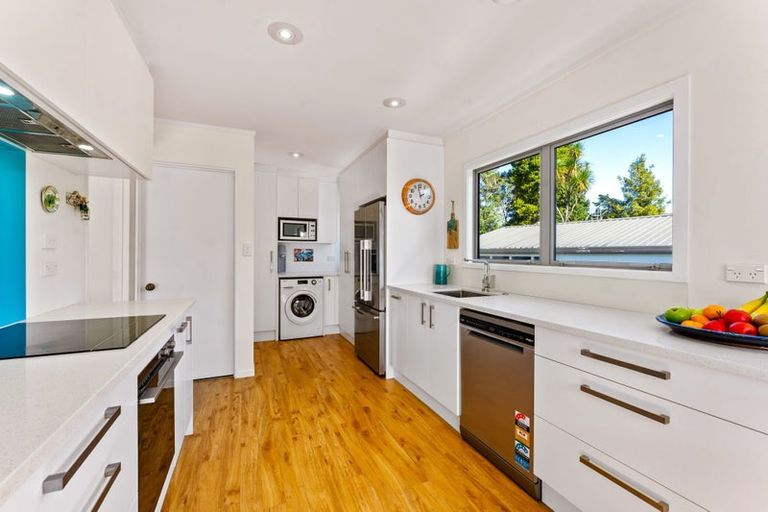 Photo of property in 37 Gatman Street, Birkdale, Auckland, 0626