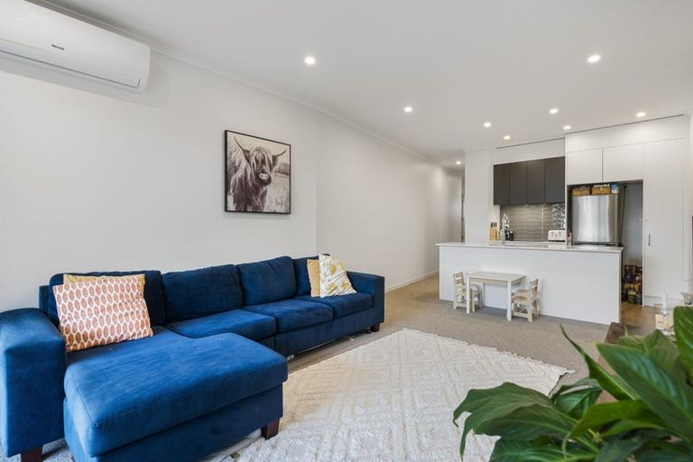 Photo of property in 2/3 Genevieve Lane, Hobsonville, Auckland, 0616