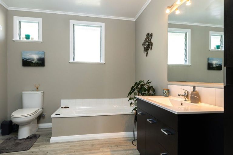 Photo of property in 14 Seaview Crescent, Picton, 7220